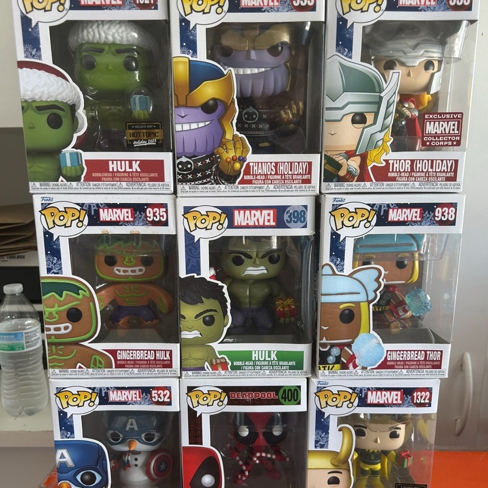 Funko Pop Marvel Rocket Holiday Figure